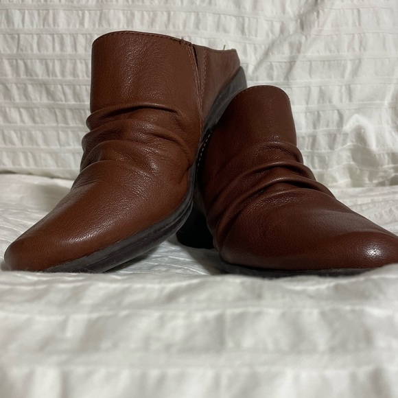 Clarks slides - Picture 4 of 5